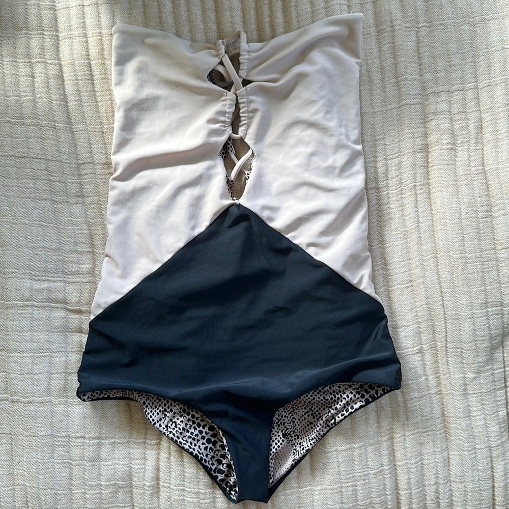 Acacia one piece